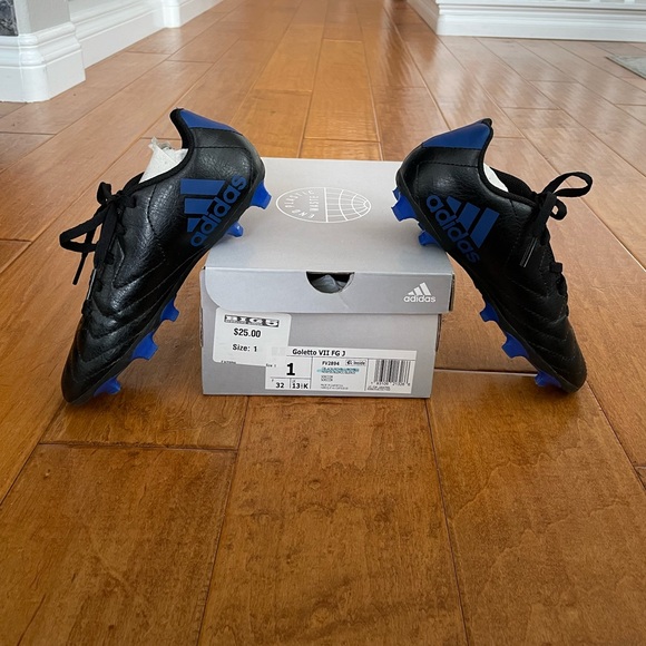 Adidas Youth Soccer cleats - Picture 8 of 8